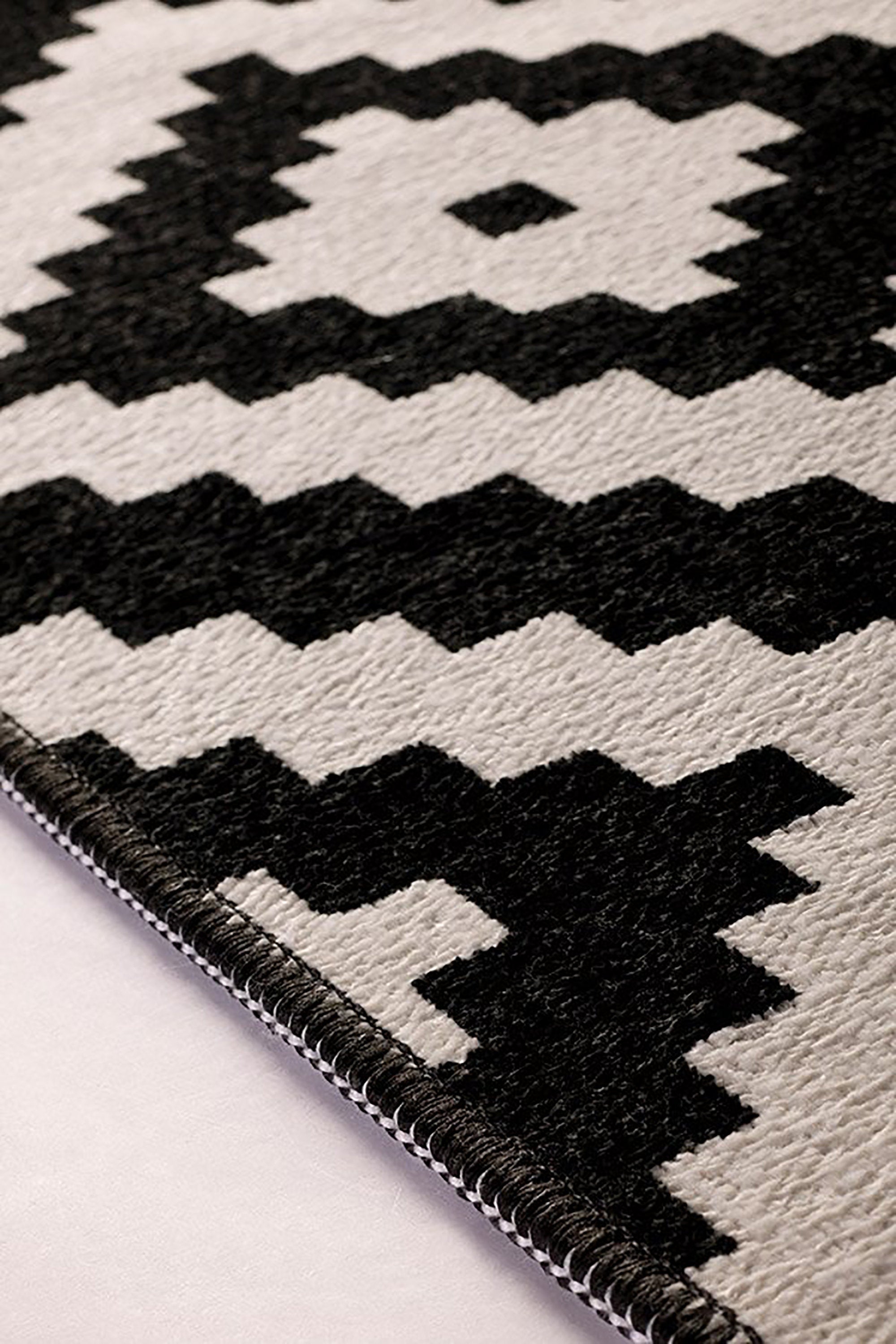 Qara Reversible Scandinavia Diamond Black and White Rug-Rugs-Fame Rugs-2'6"x4'9" 80x150cm-fame