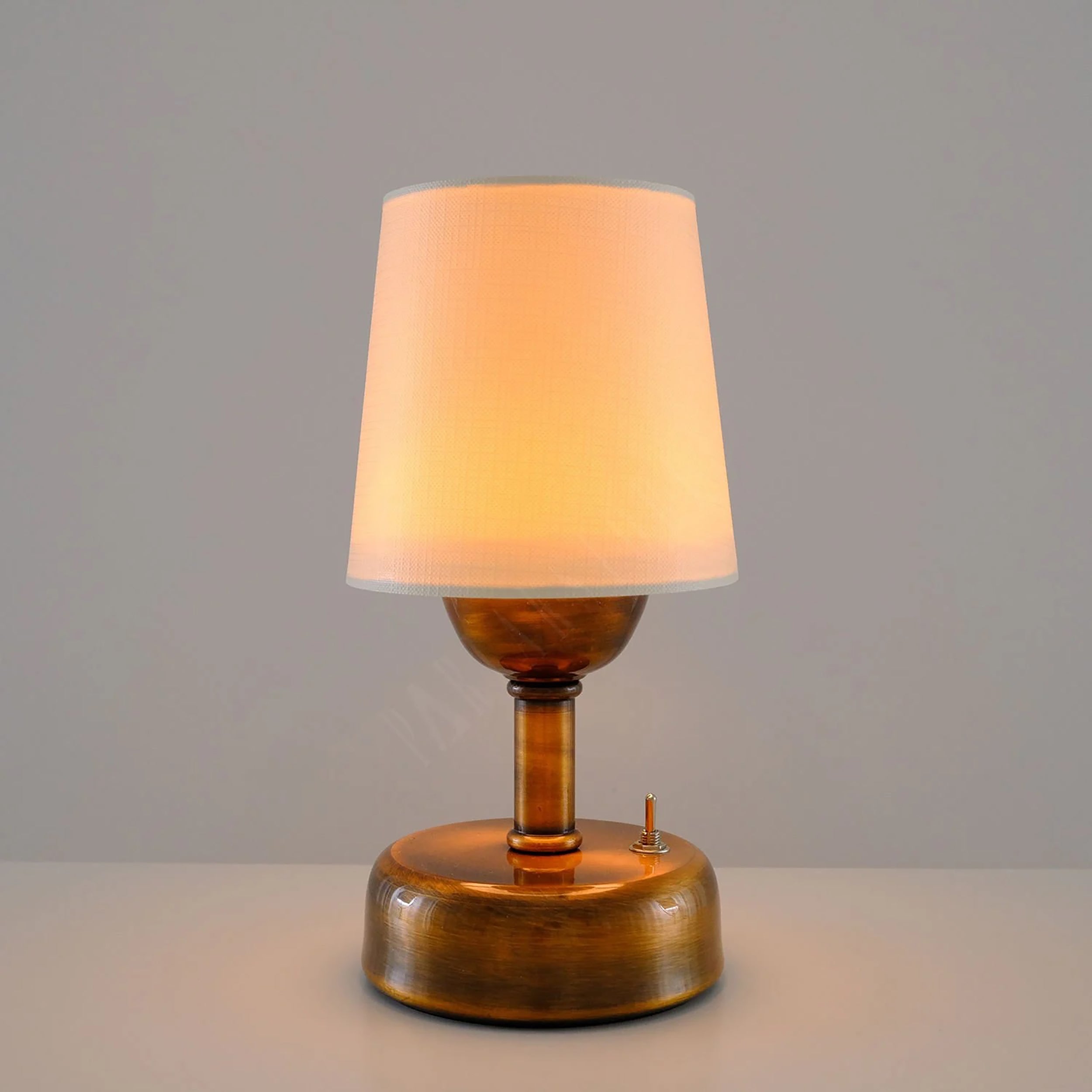 Stylish Retro Battery Operated Wireless LED Table Lamp