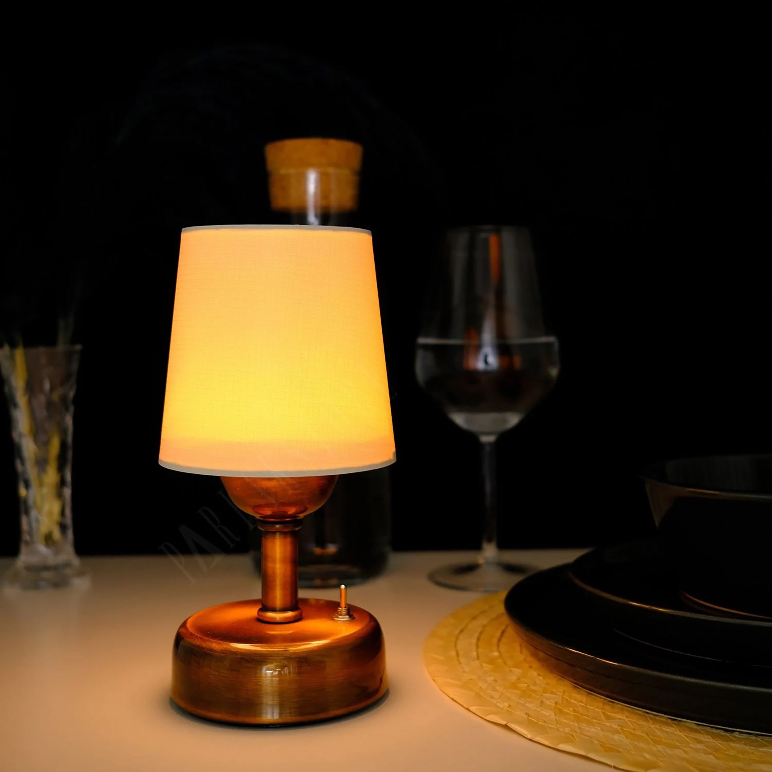 Stylish Retro Battery Operated Wireless LED Table Lamp