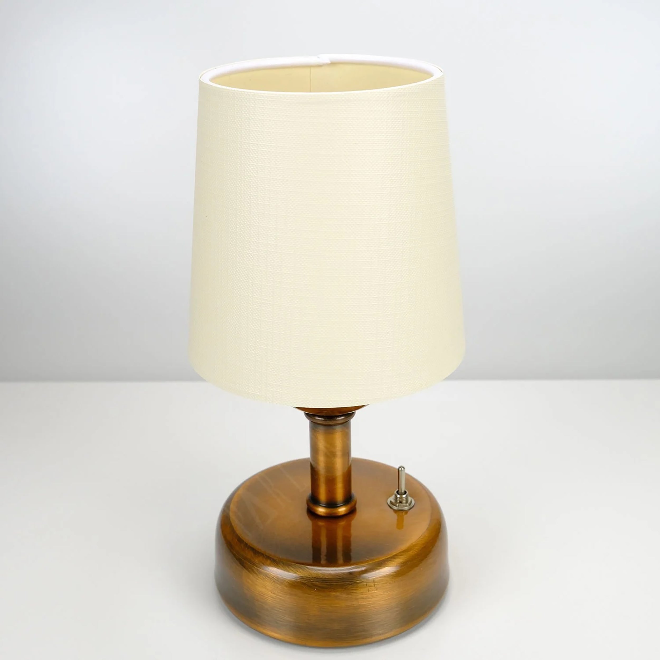 Stylish Retro Battery Operated Wireless LED Table Lamp