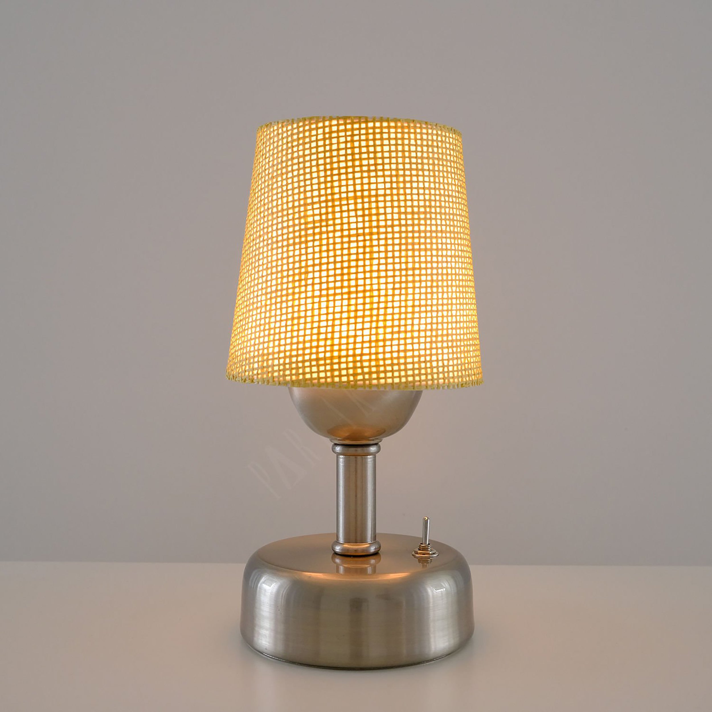 Stylish Retro Battery Operated Wireless LED Table Lamp