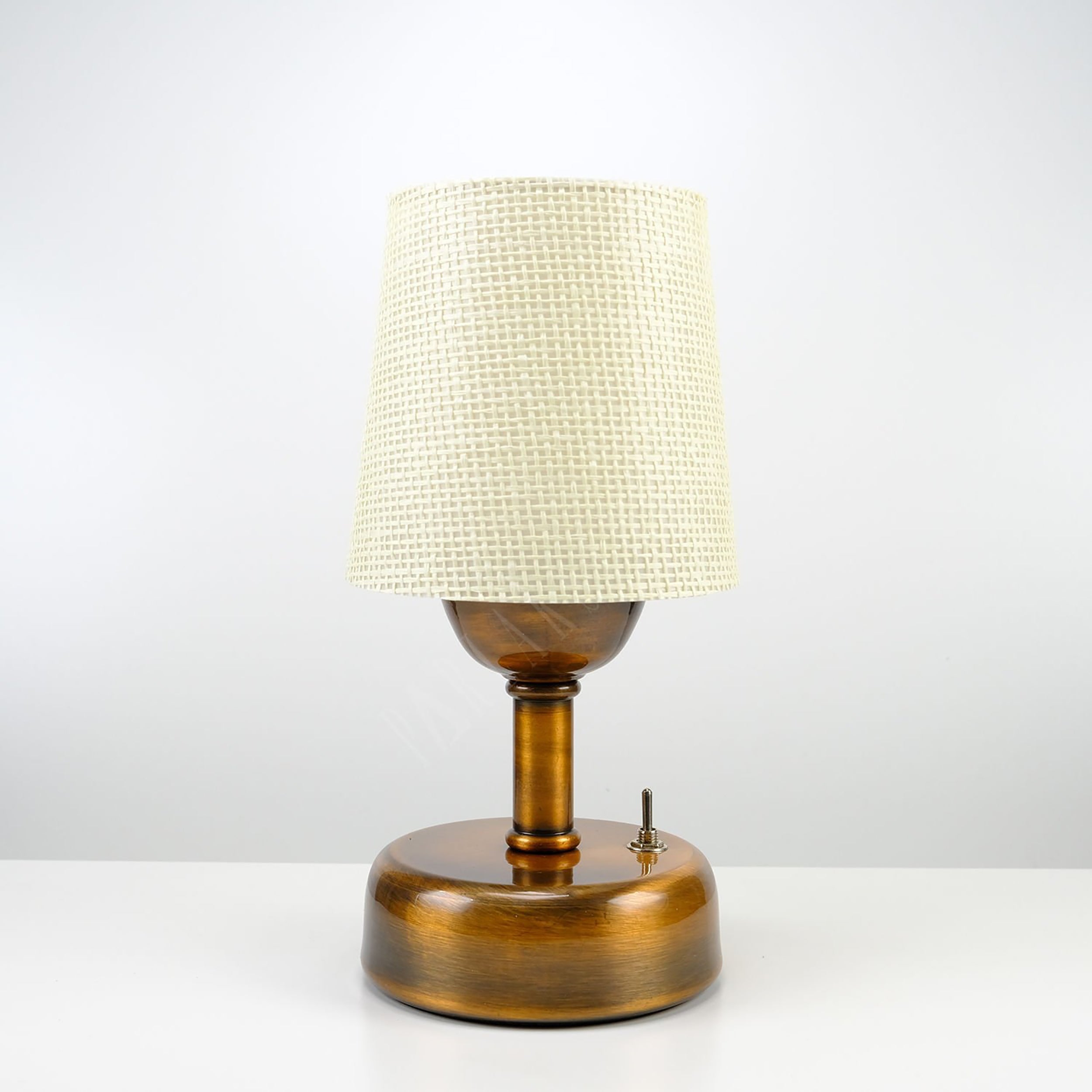 Stylish Retro Battery Operated Wireless LED Table Lamp