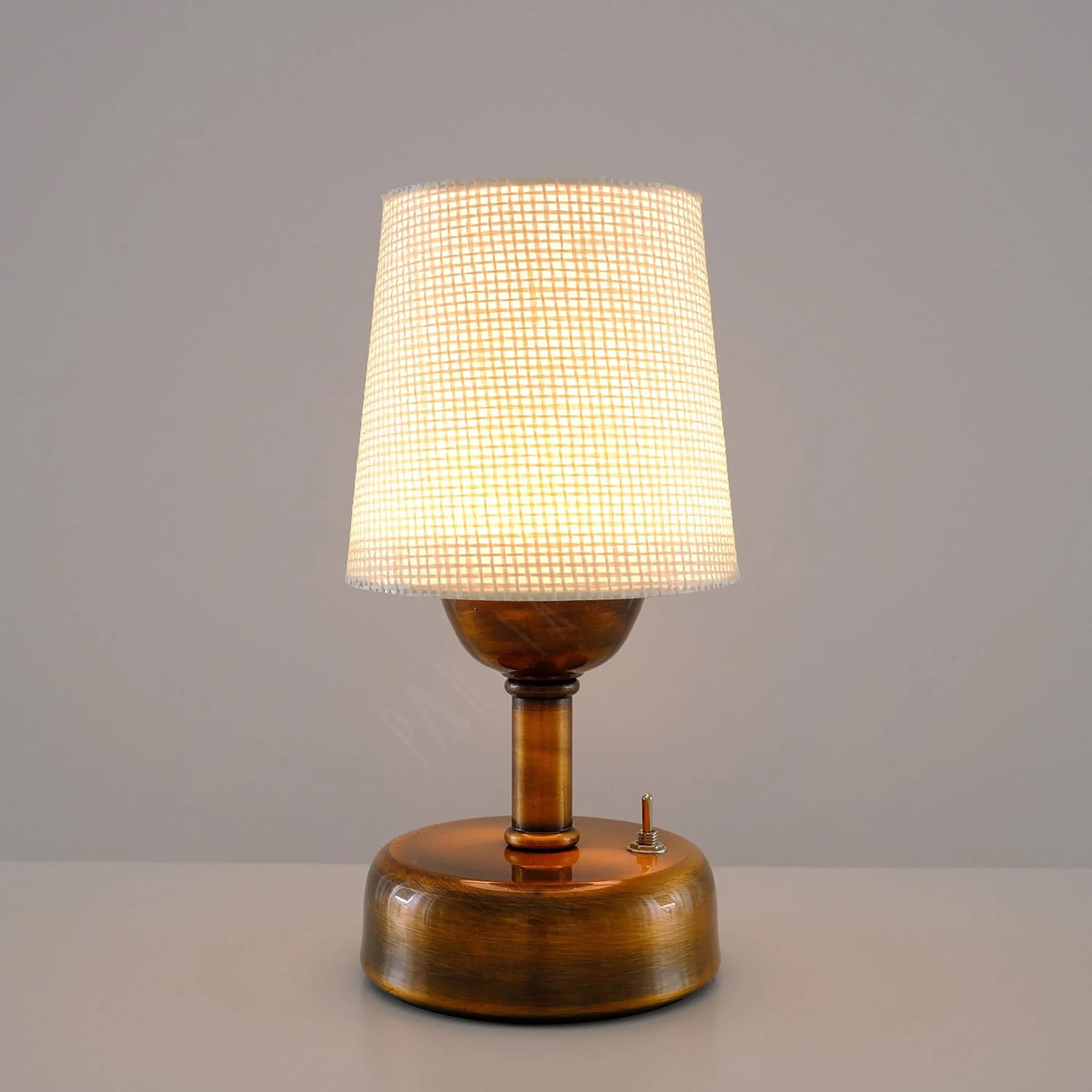 Stylish Retro Battery Operated Wireless LED Table Lamp