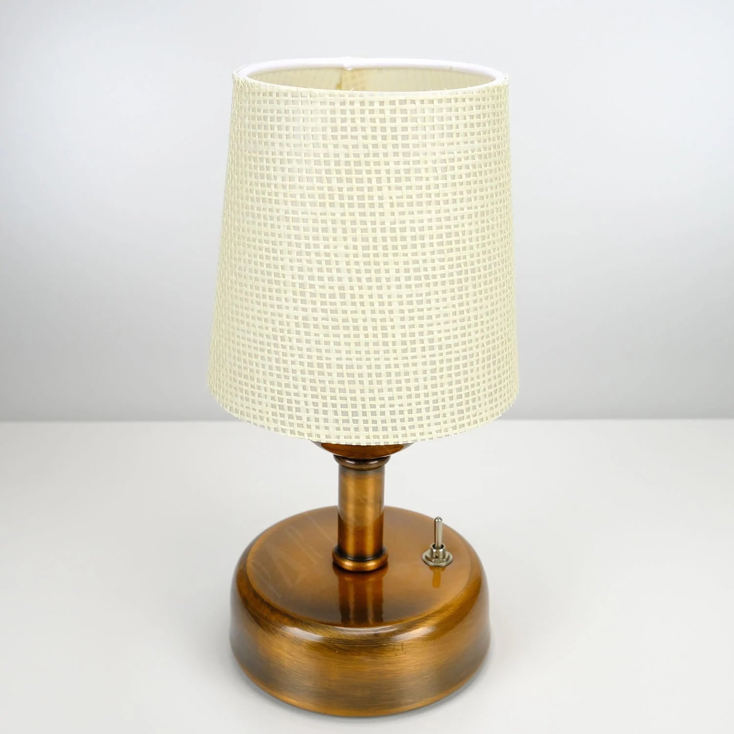 Stylish Retro Battery Operated Wireless LED Table Lamp