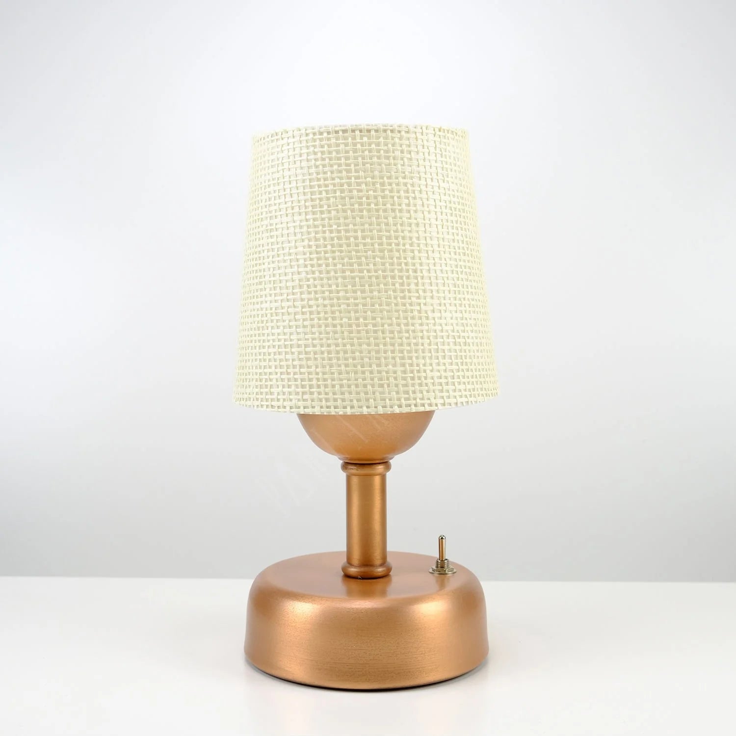 Stylish Retro Battery Operated Wireless LED Table Lamp