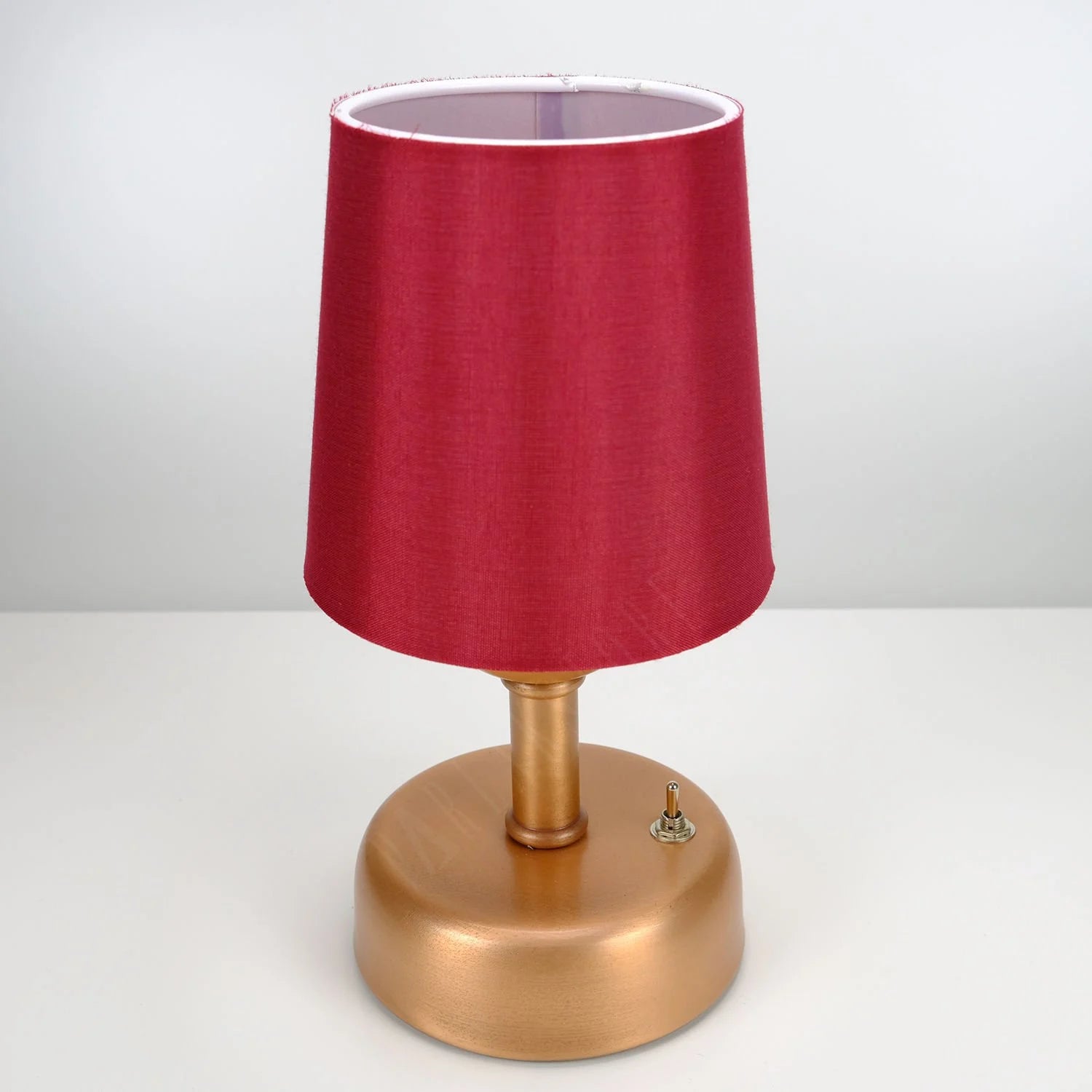 Stylish Retro Battery Operated Wireless LED Table Lamp