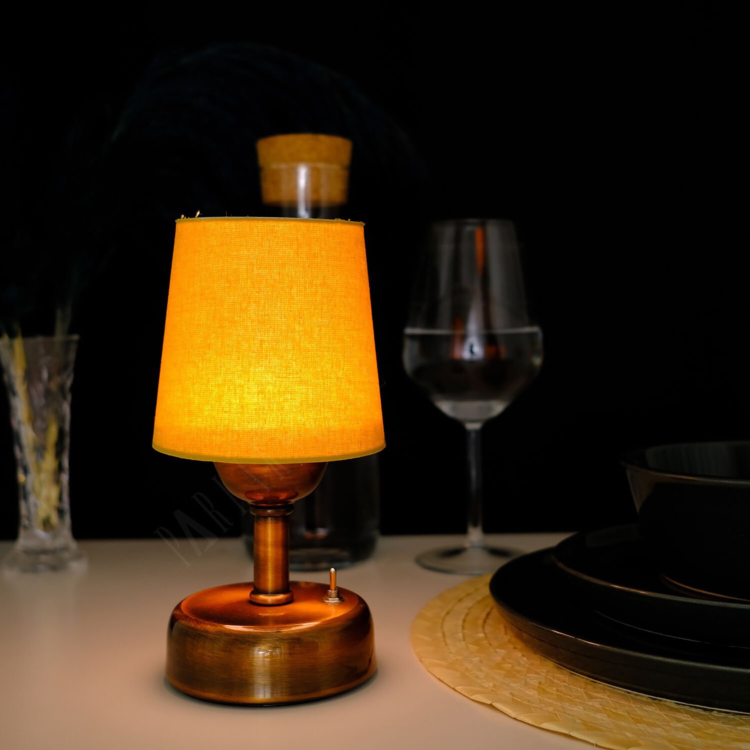 Stylish Retro Battery Operated Wireless LED Table Lamp