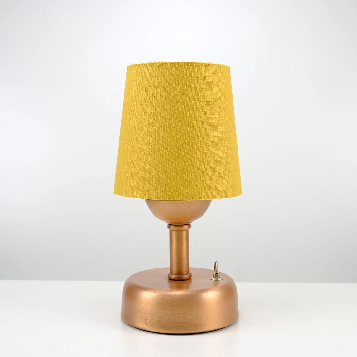 Stylish Retro Battery Operated Wireless LED Table Lamp