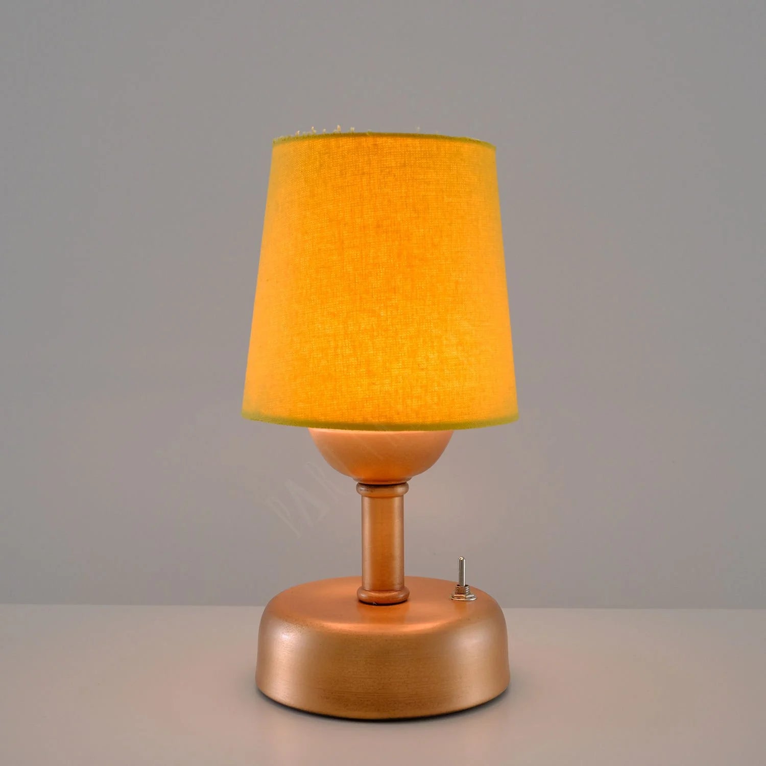 Stylish Retro Battery Operated Wireless LED Table Lamp