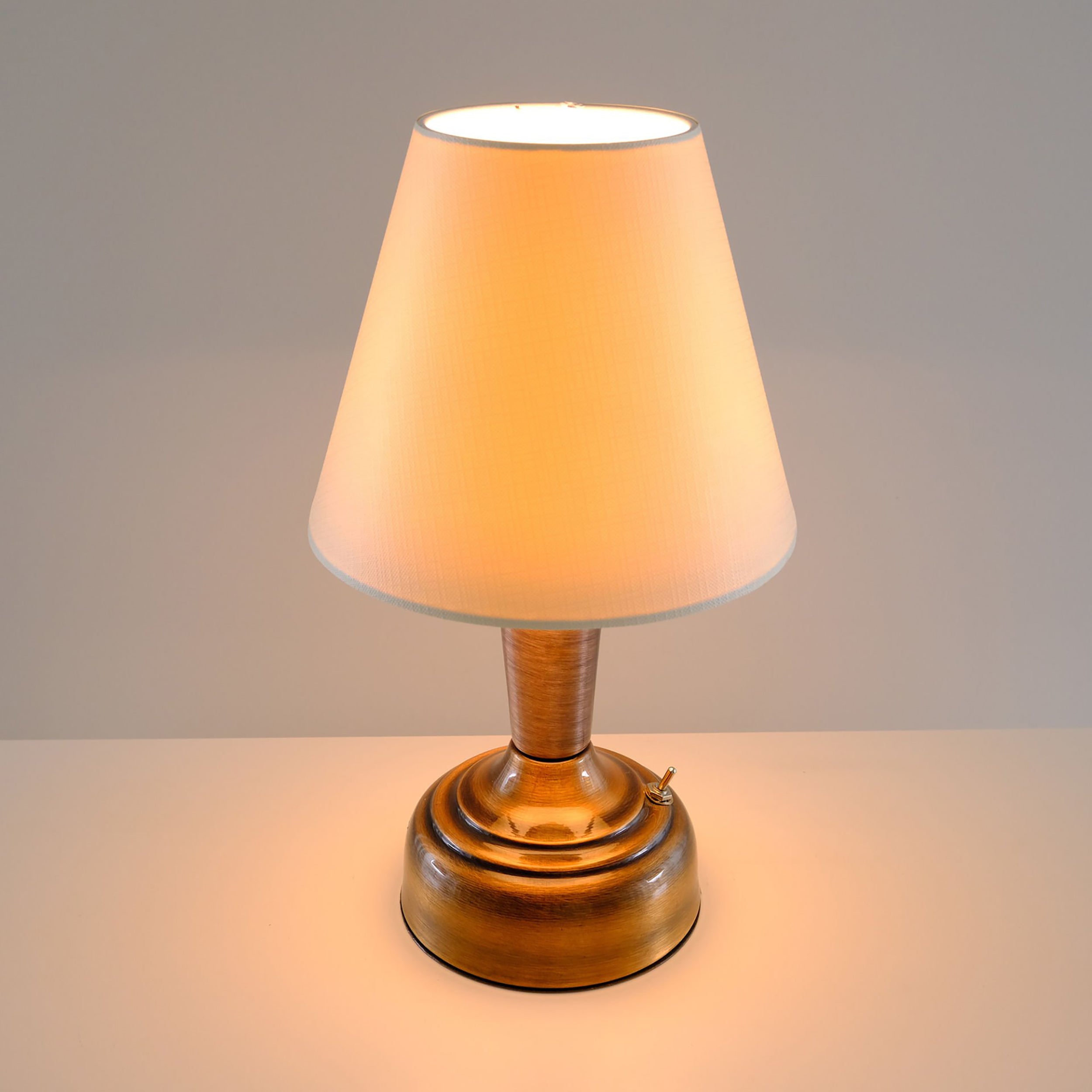 Stylish Retro Battery Operated Wireless LED Table Lamp