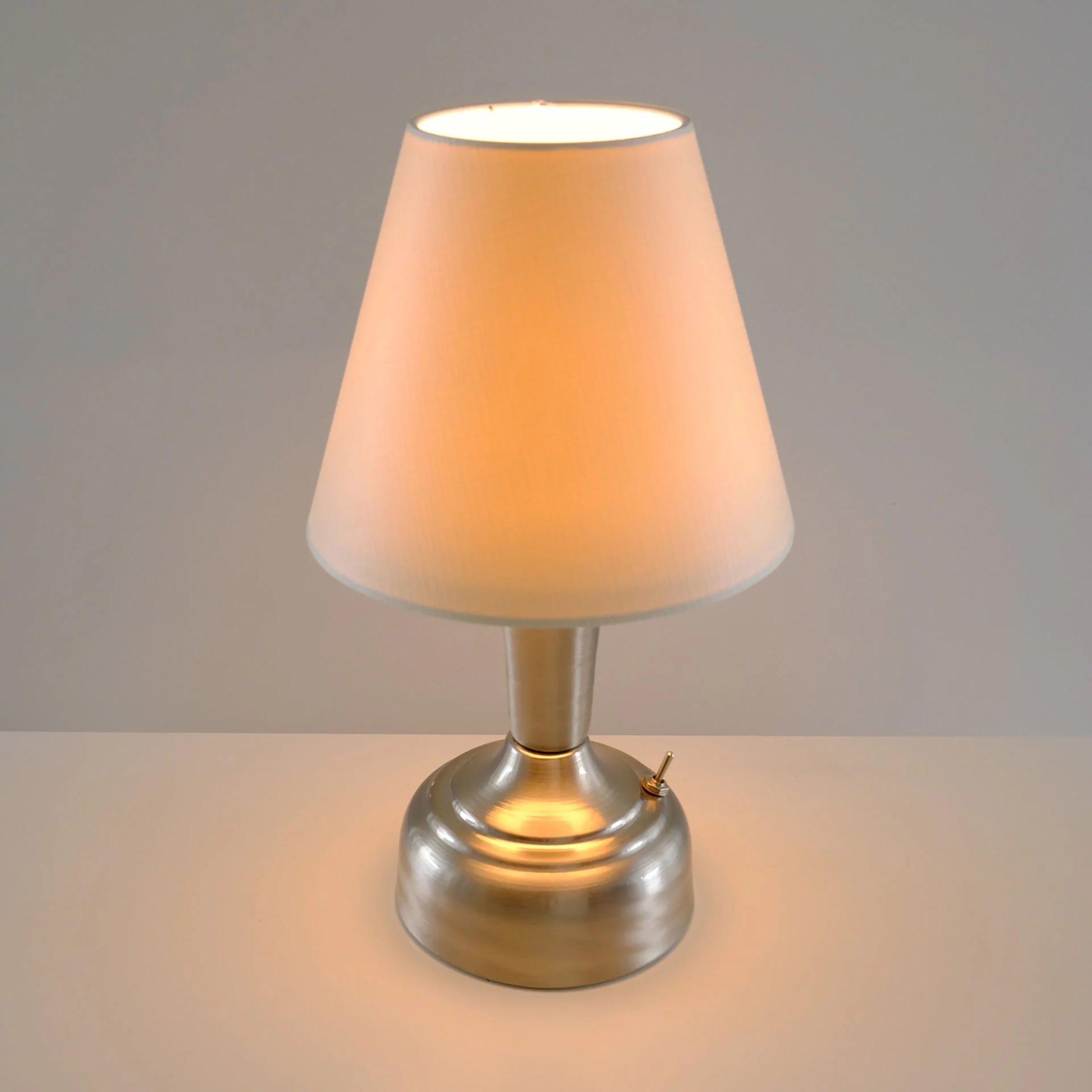 Stylish Retro Battery Operated Wireless LED Table Lamp