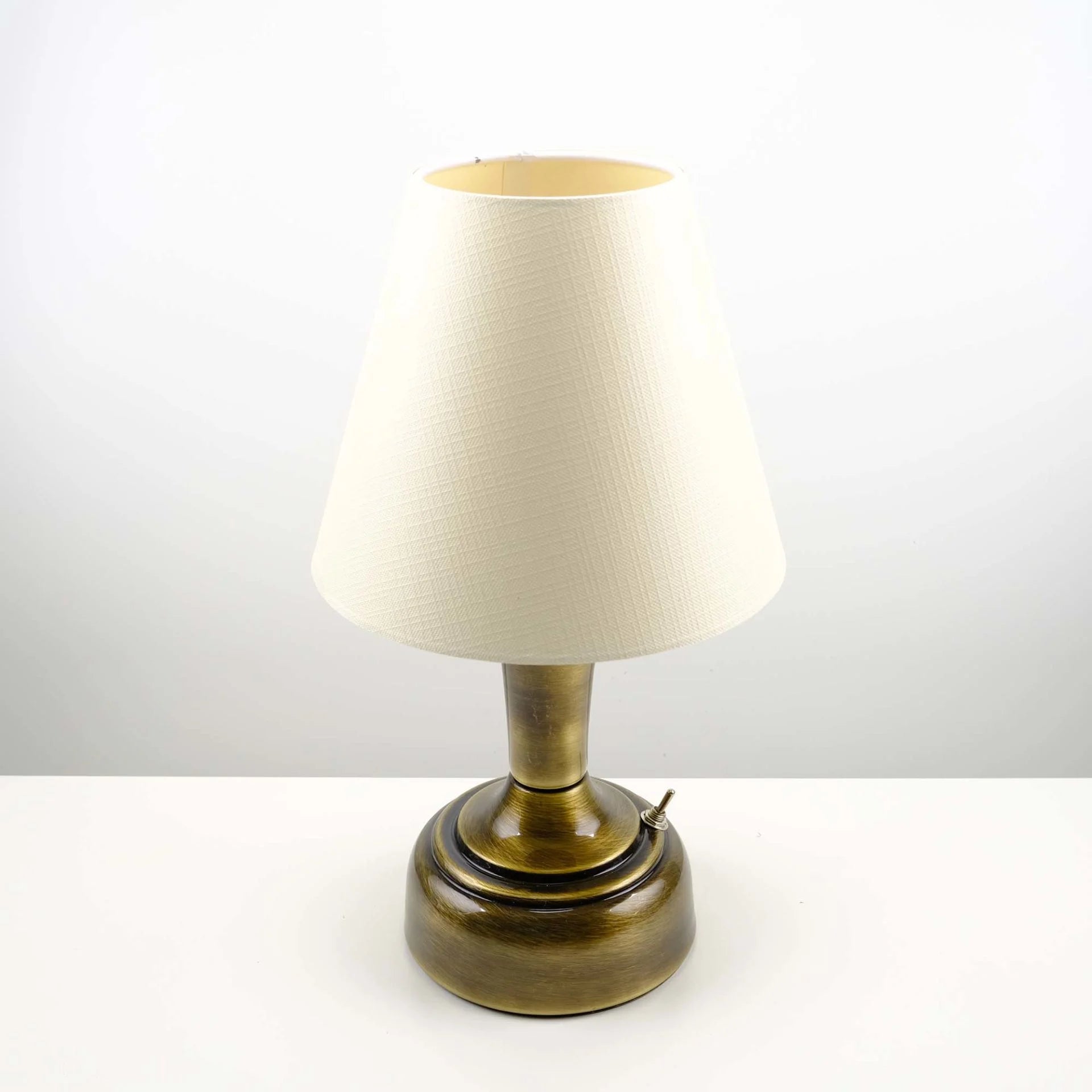 Stylish Retro Battery Operated Wireless LED Table Lamp