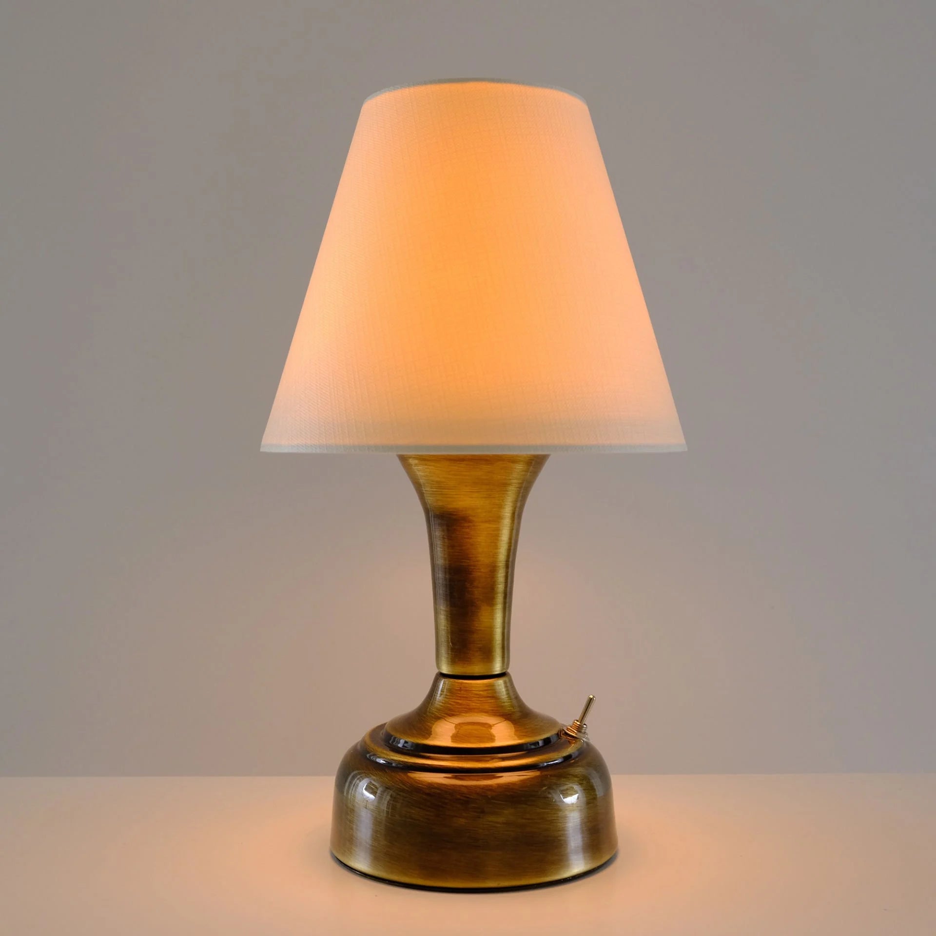 Stylish Retro Battery Operated Wireless LED Table Lamp