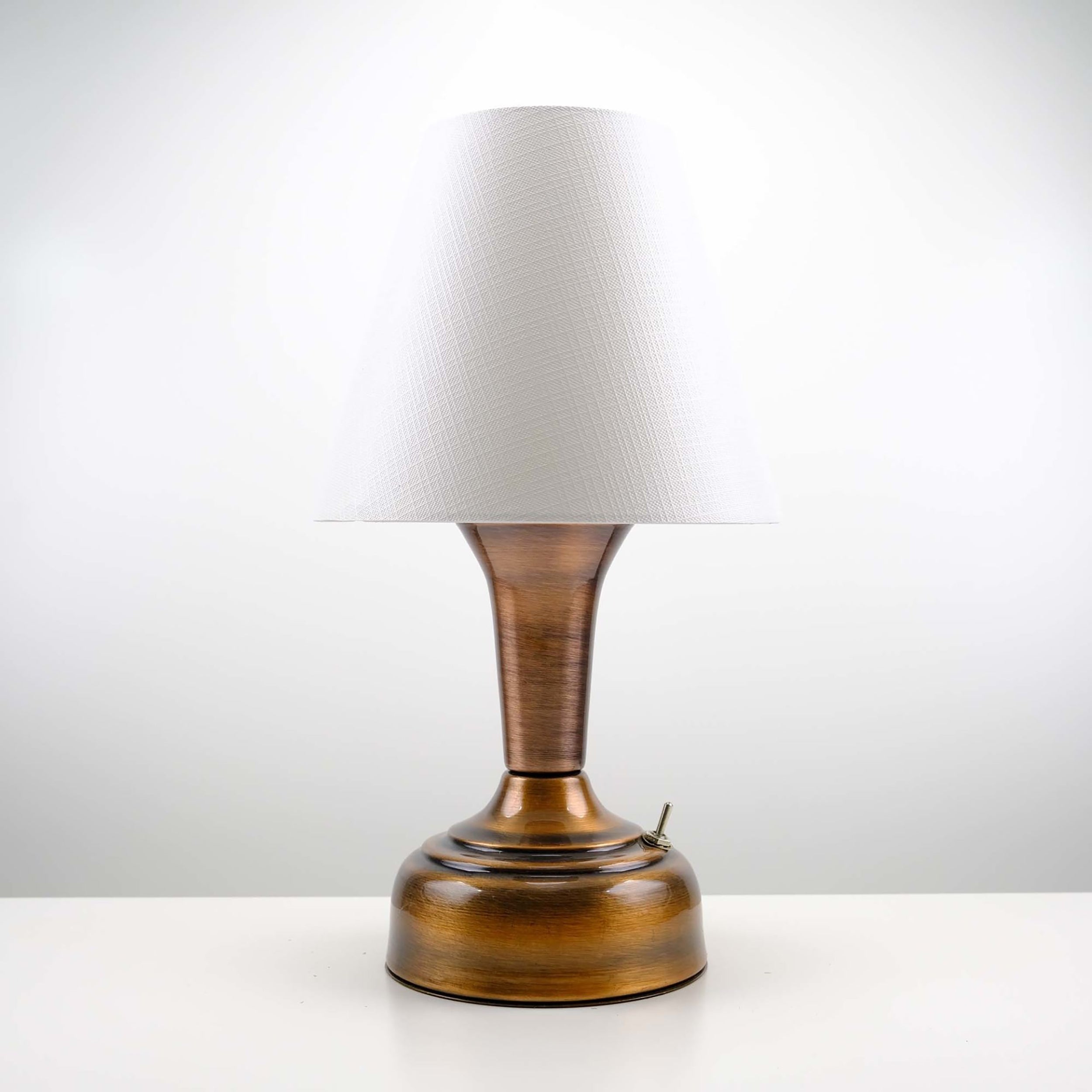 Stylish Retro Battery Operated Wireless LED Table Lamp