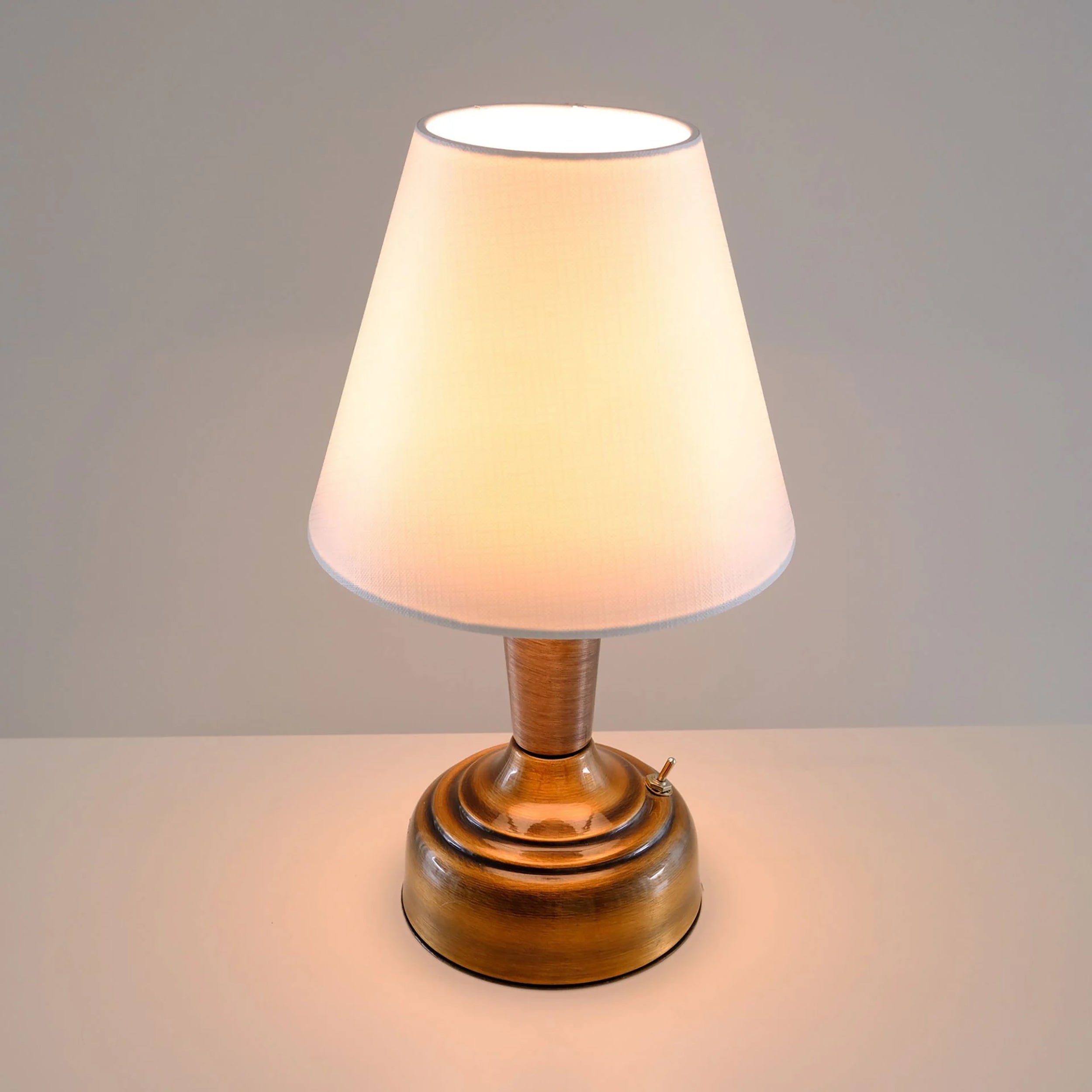 Stylish Retro Battery Operated Wireless LED Table Lamp