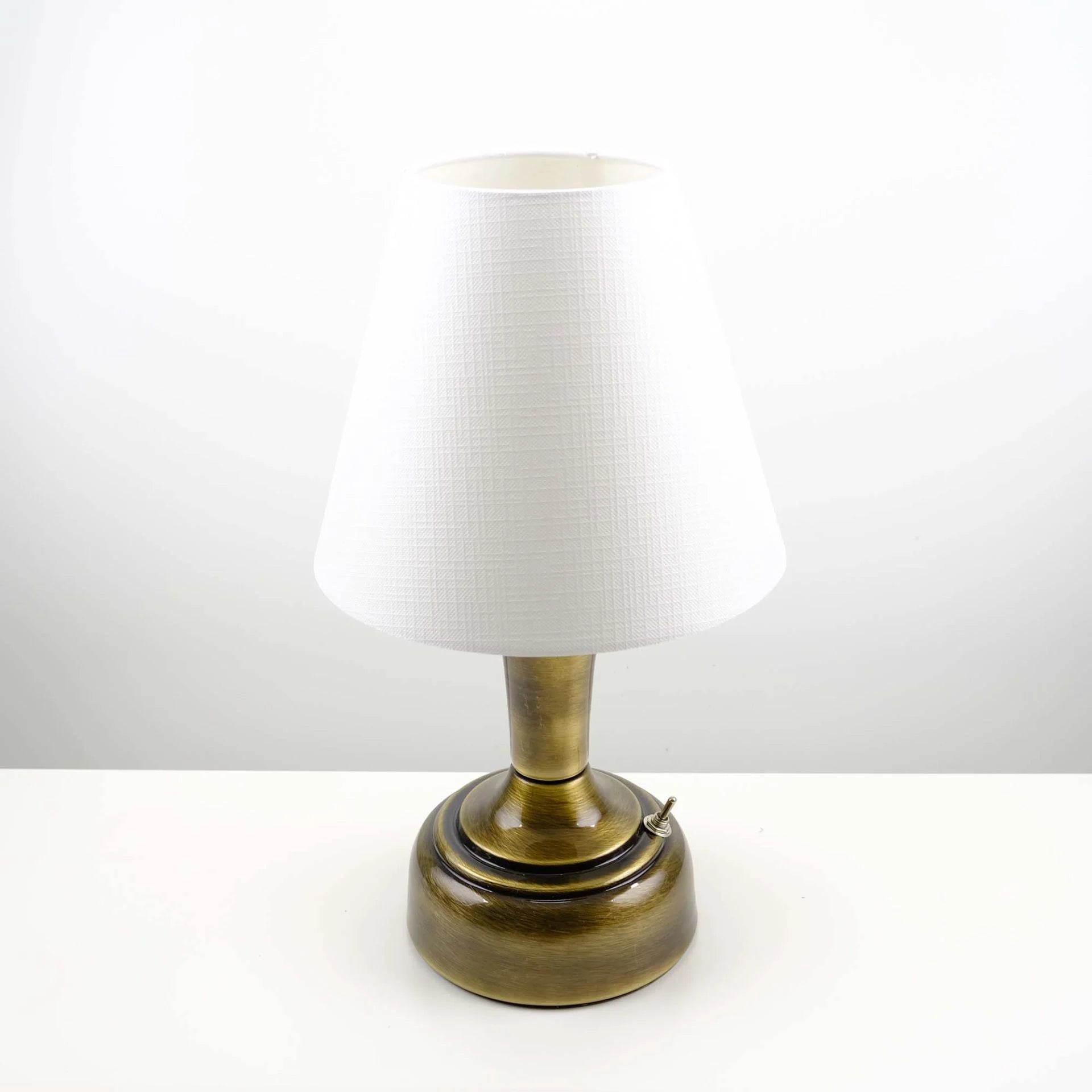 Stylish Retro Battery Operated Wireless LED Table Lamp