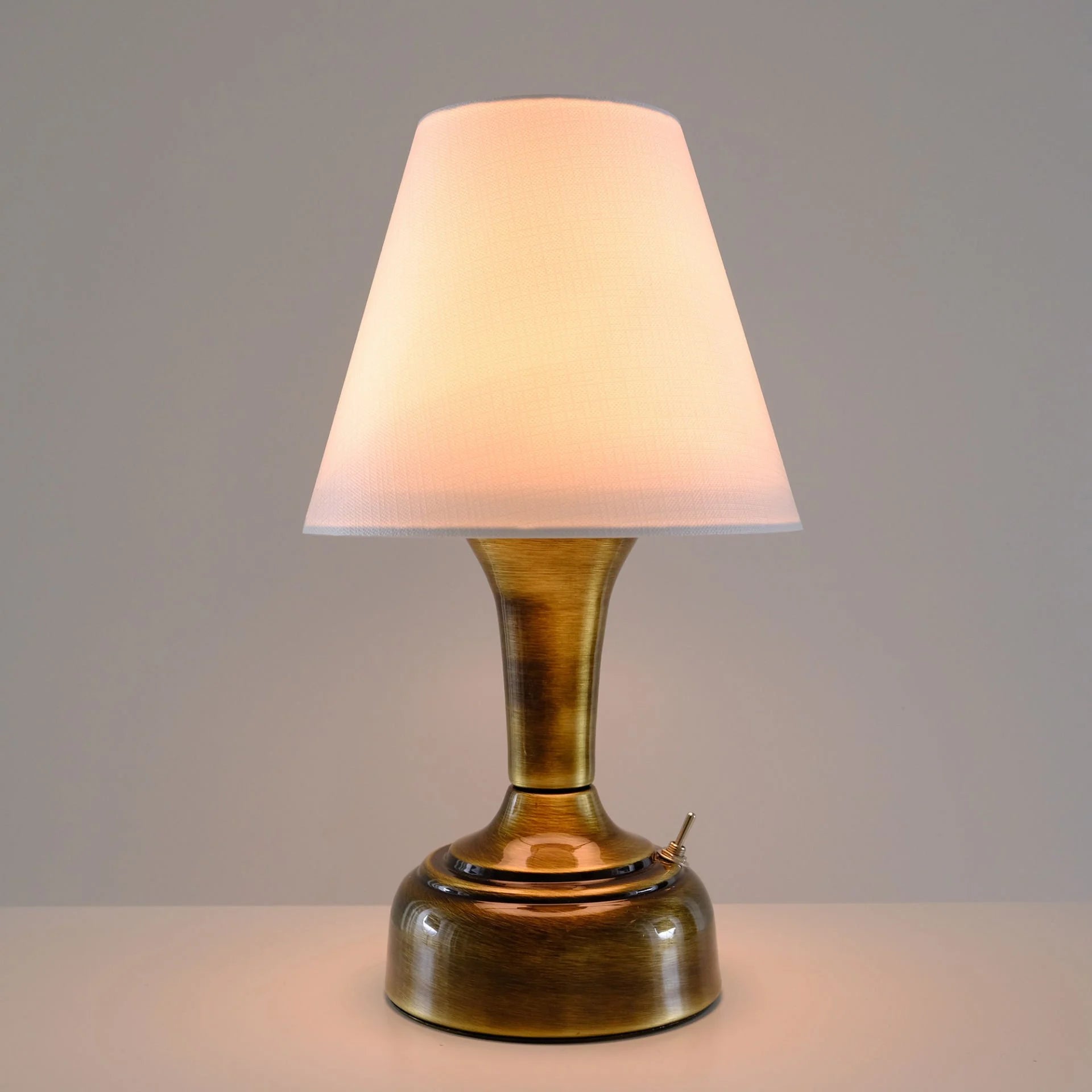 Stylish Retro Battery Operated Wireless LED Table Lamp