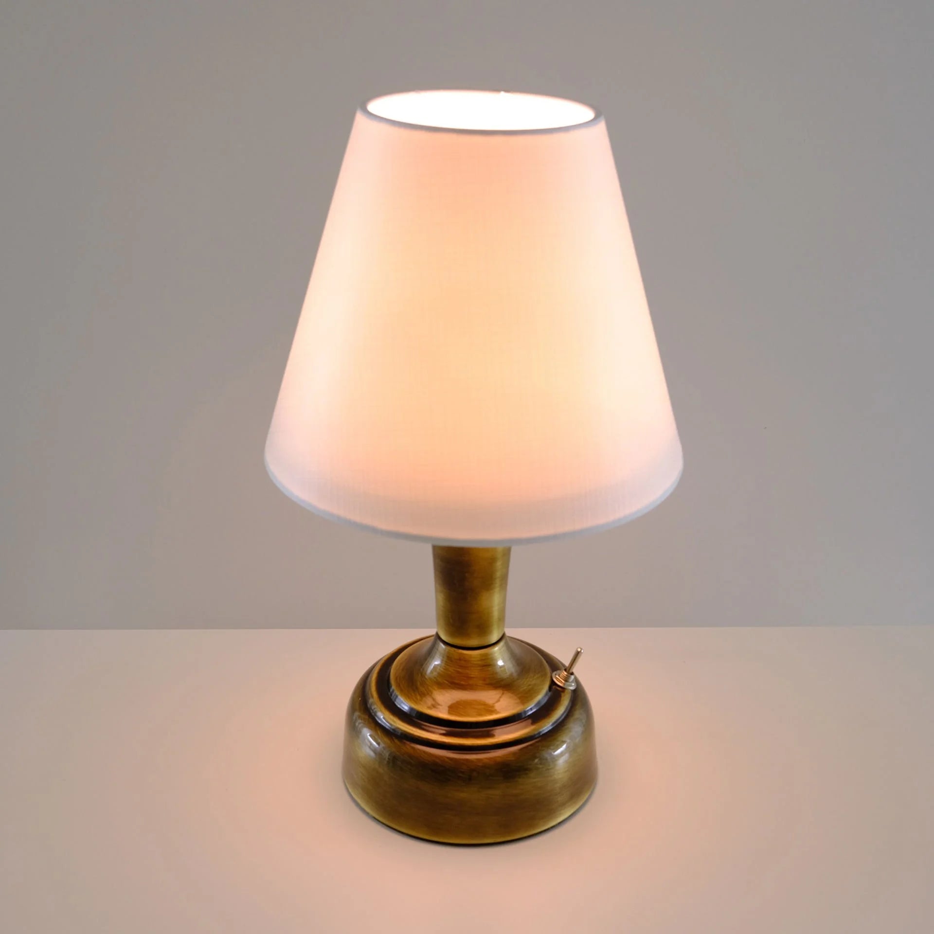 Stylish Retro Battery Operated Wireless LED Table Lamp