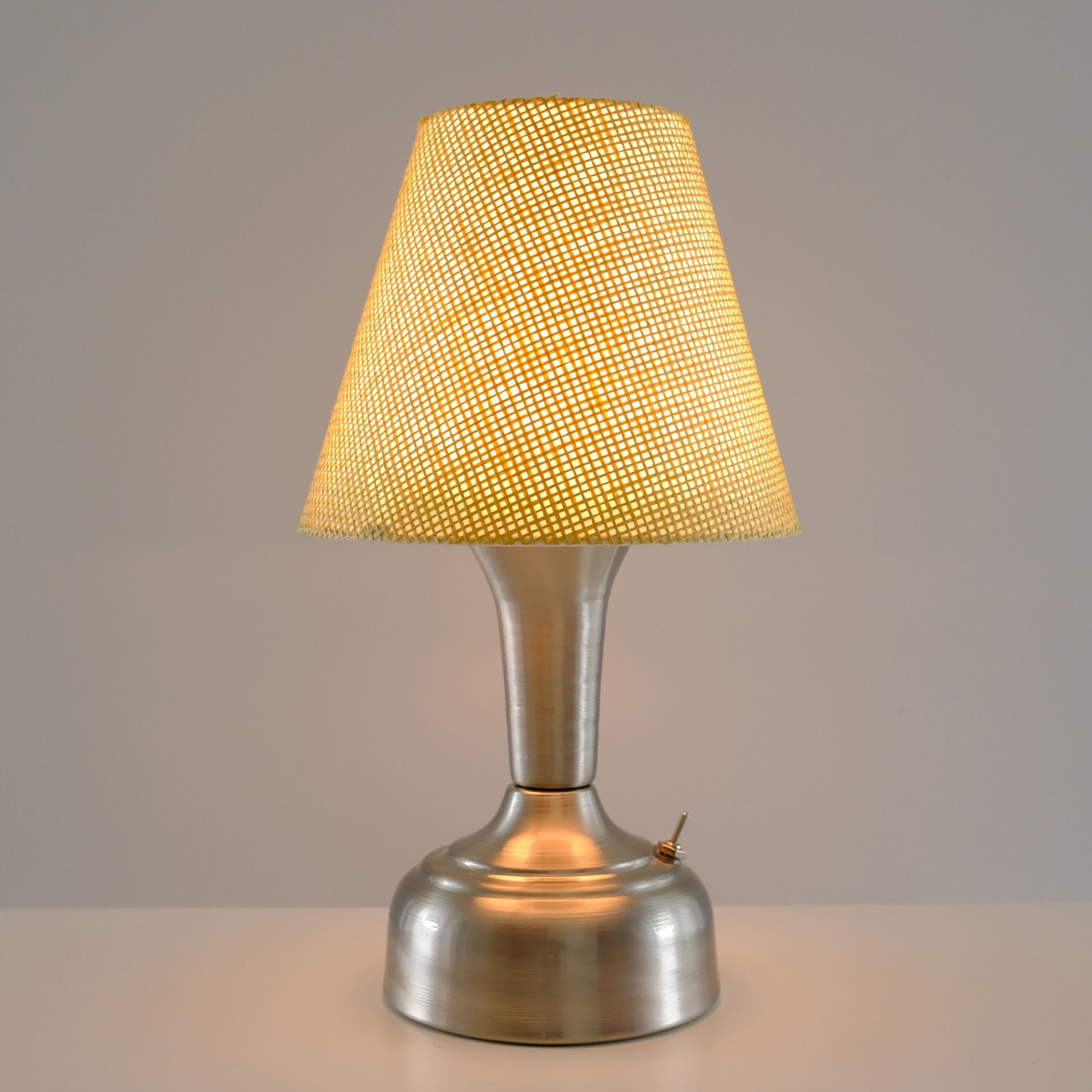 Stylish Retro Battery Operated Wireless LED Table Lamp