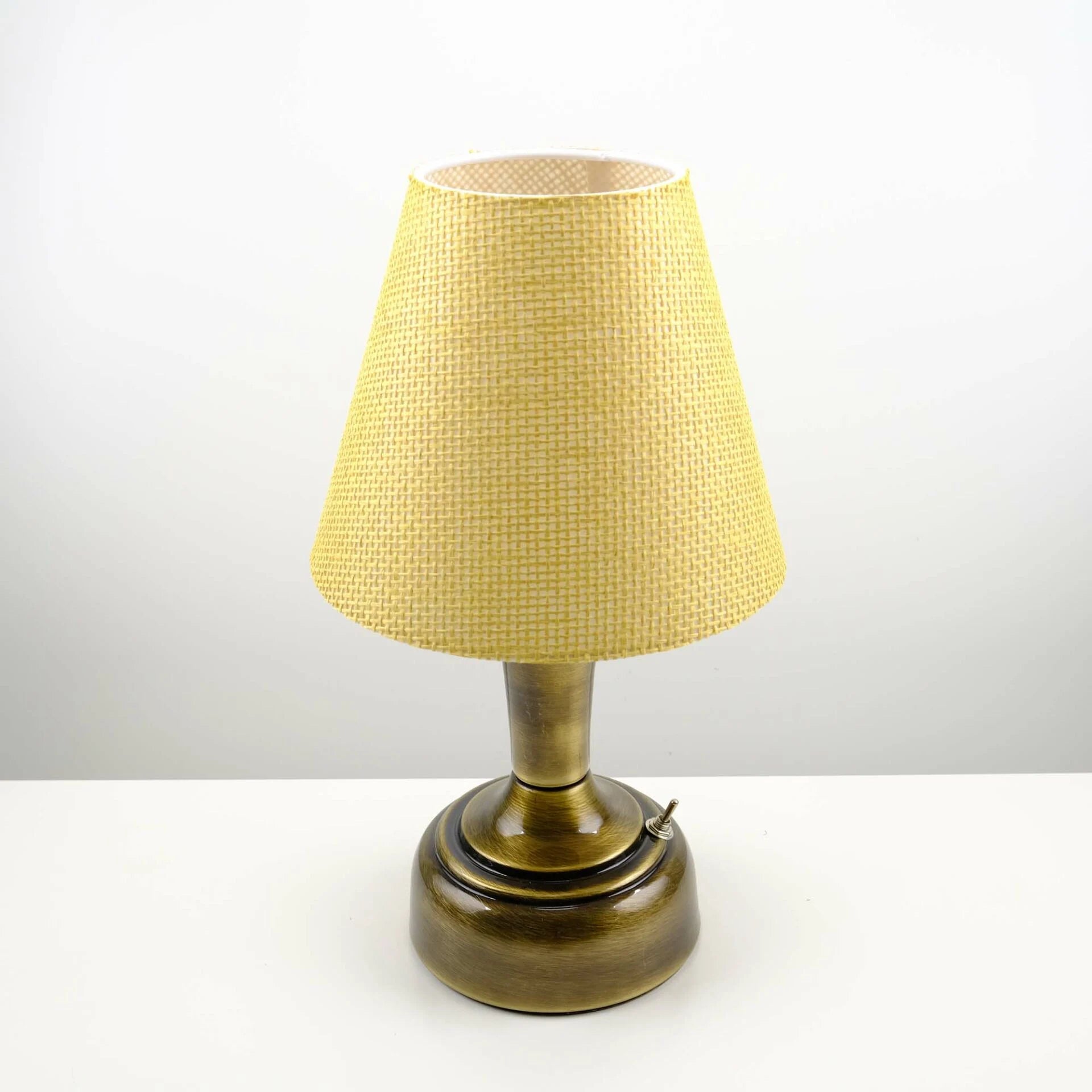 Stylish Retro Battery Operated Wireless LED Table Lamp