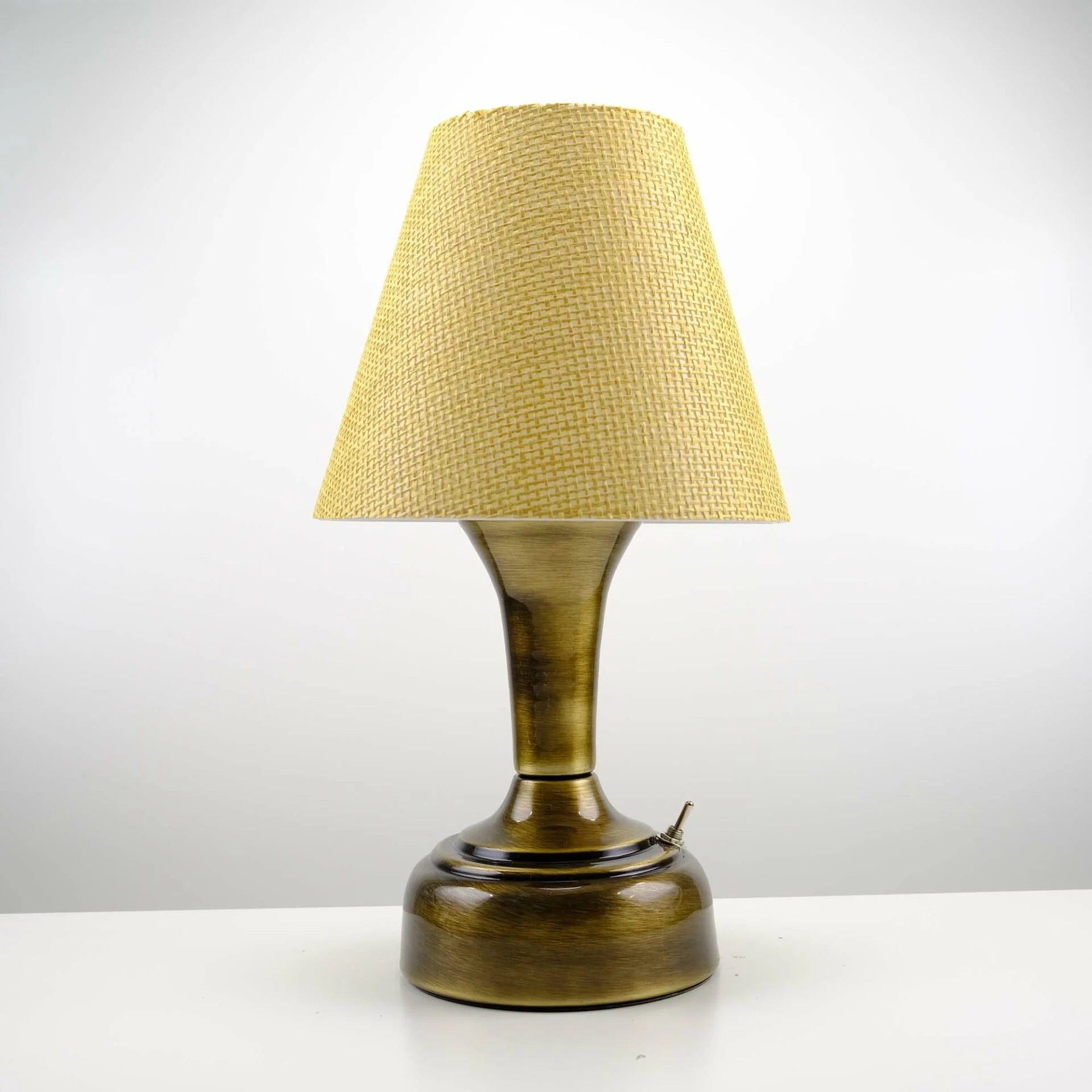 Stylish Retro Battery Operated Wireless LED Table Lamp