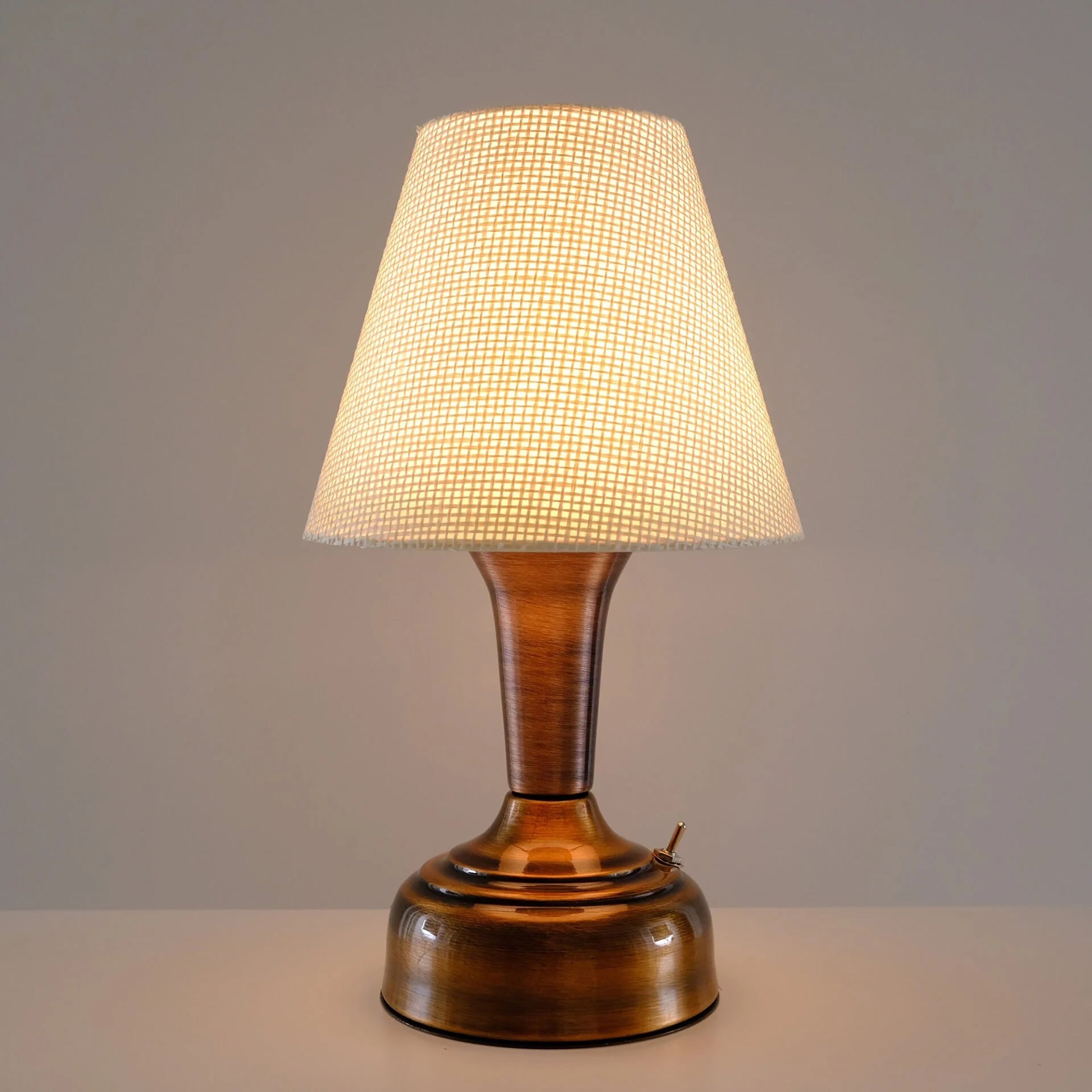 Stylish Retro Battery Operated Wireless LED Table Lamp