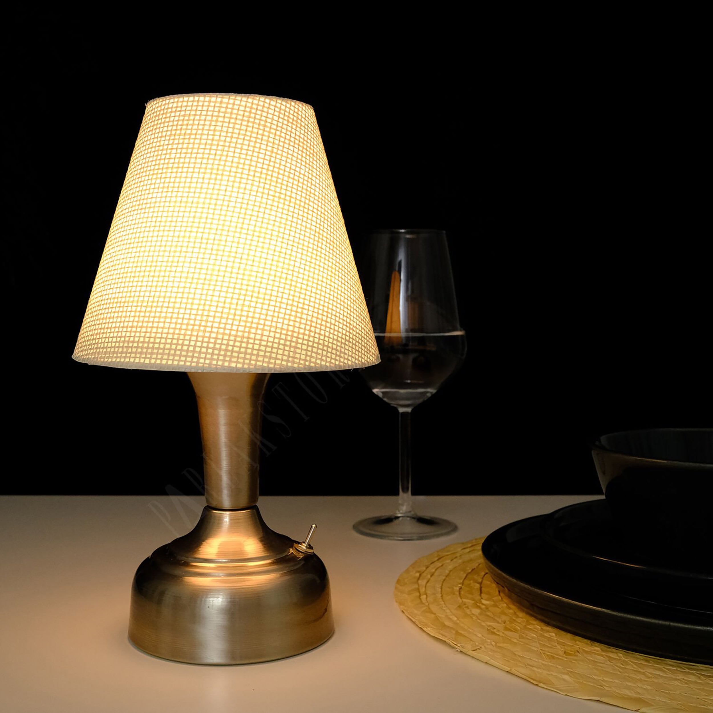 Stylish Retro Battery Operated Wireless LED Table Lamp