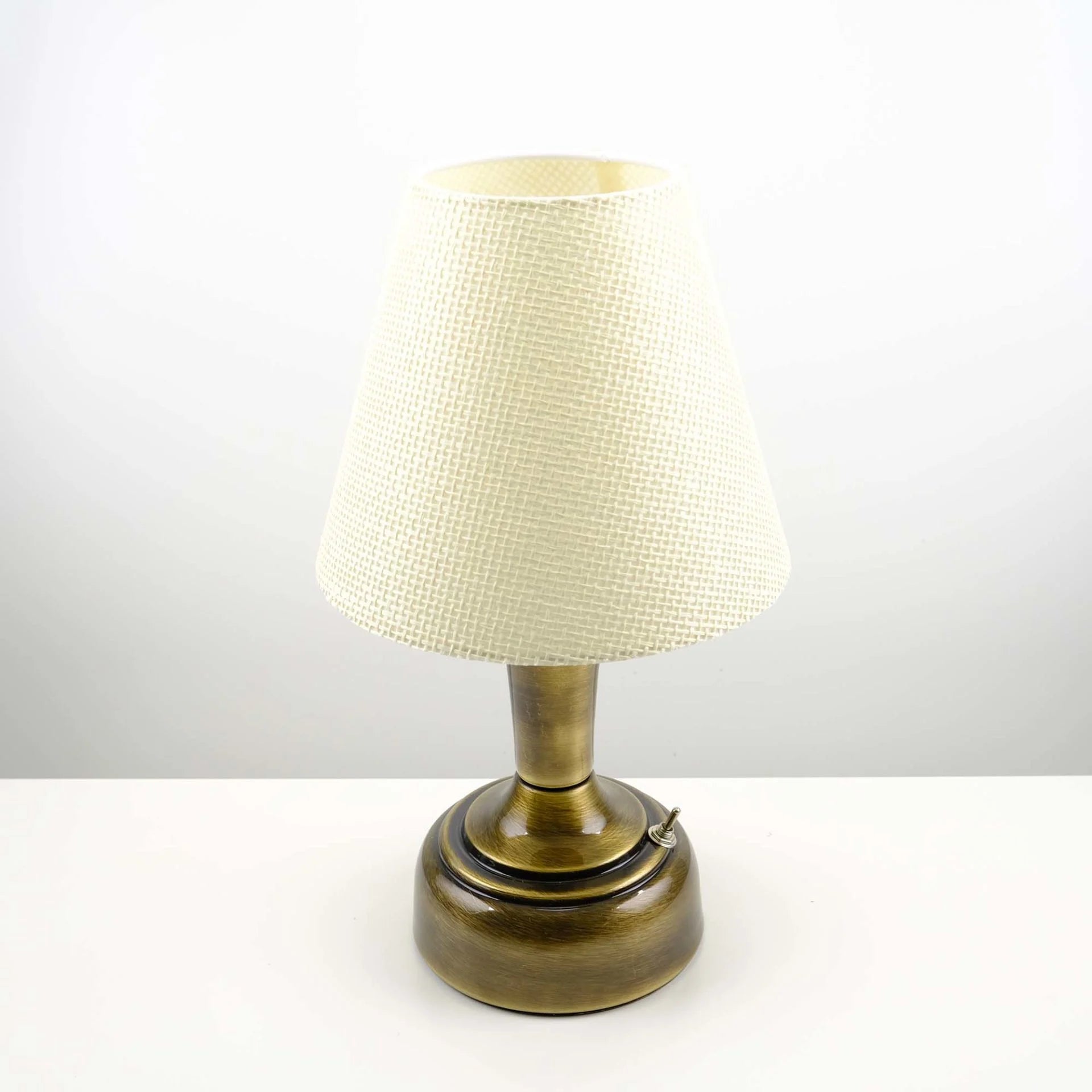 Stylish Retro Battery Operated Wireless LED Table Lamp