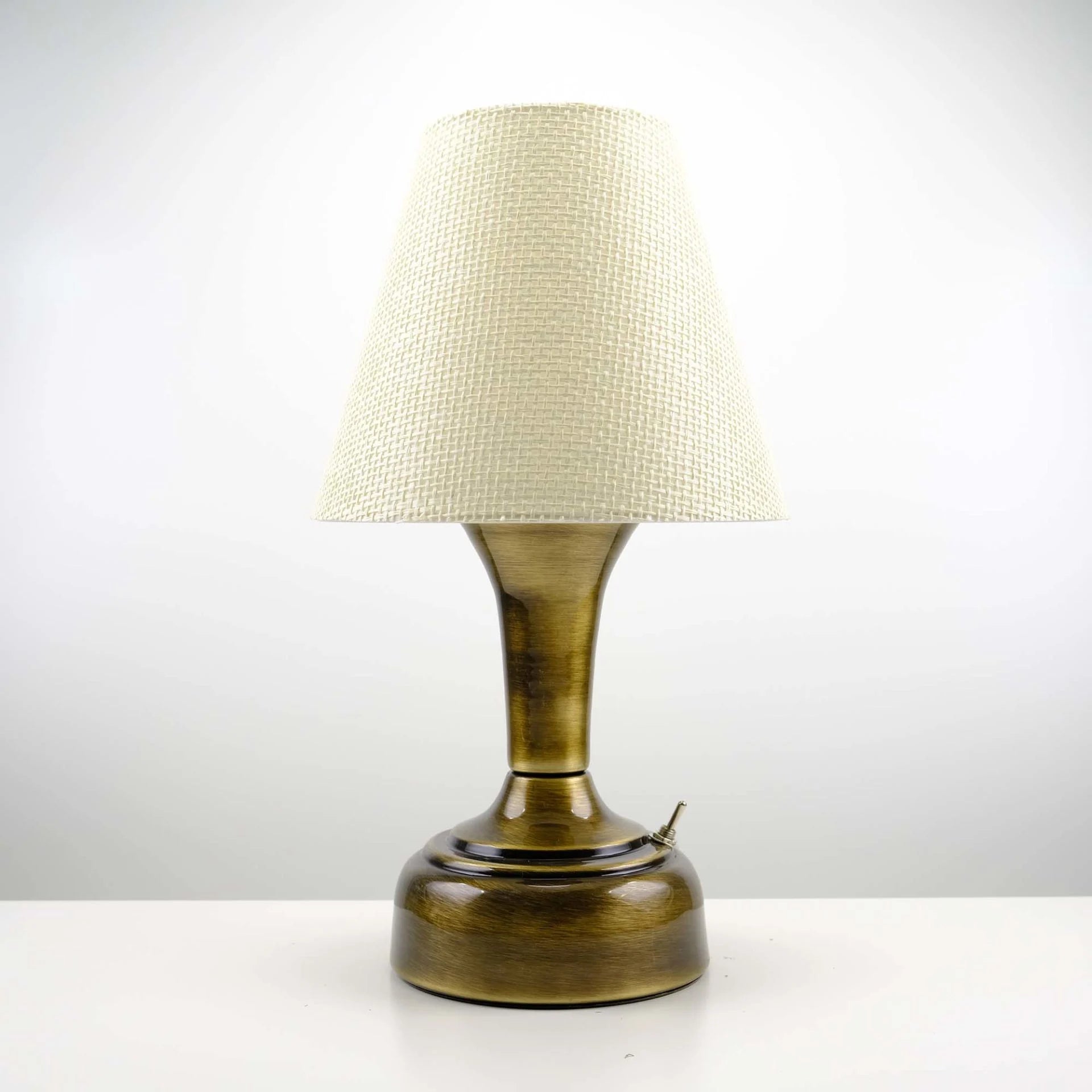 Stylish Retro Battery Operated Wireless LED Table Lamp