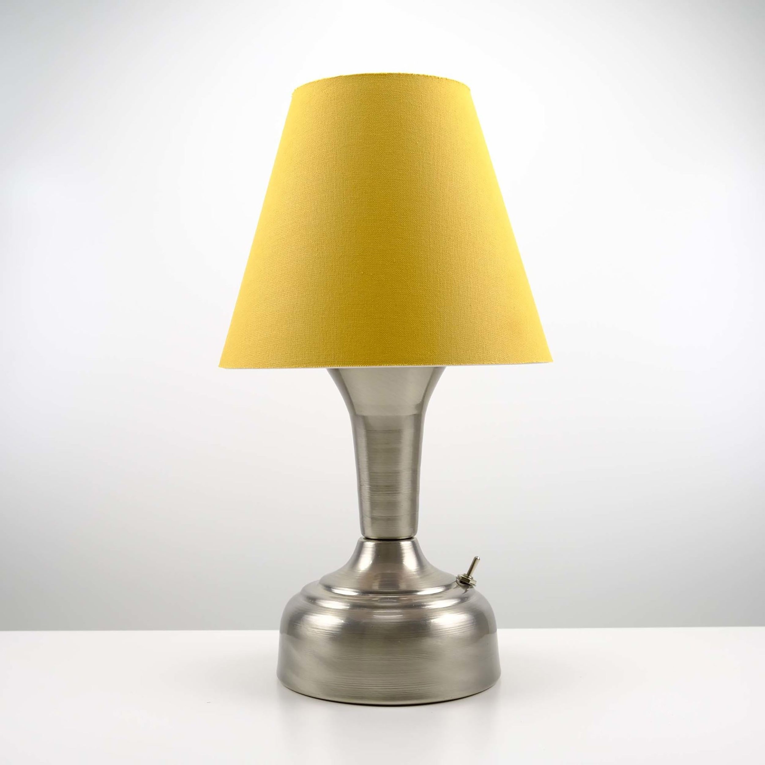 Stylish Retro Battery Operated Wireless LED Table Lamp