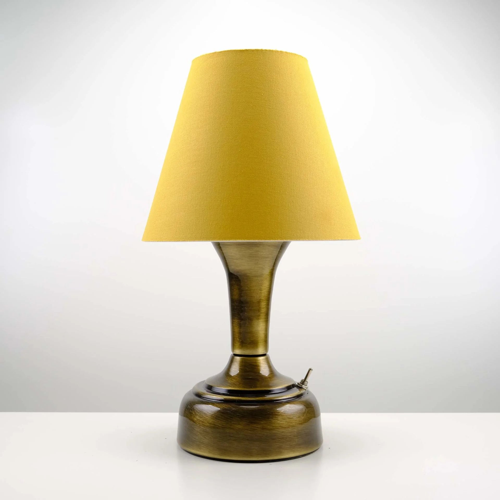 Stylish Retro Battery Operated Wireless LED Table Lamp