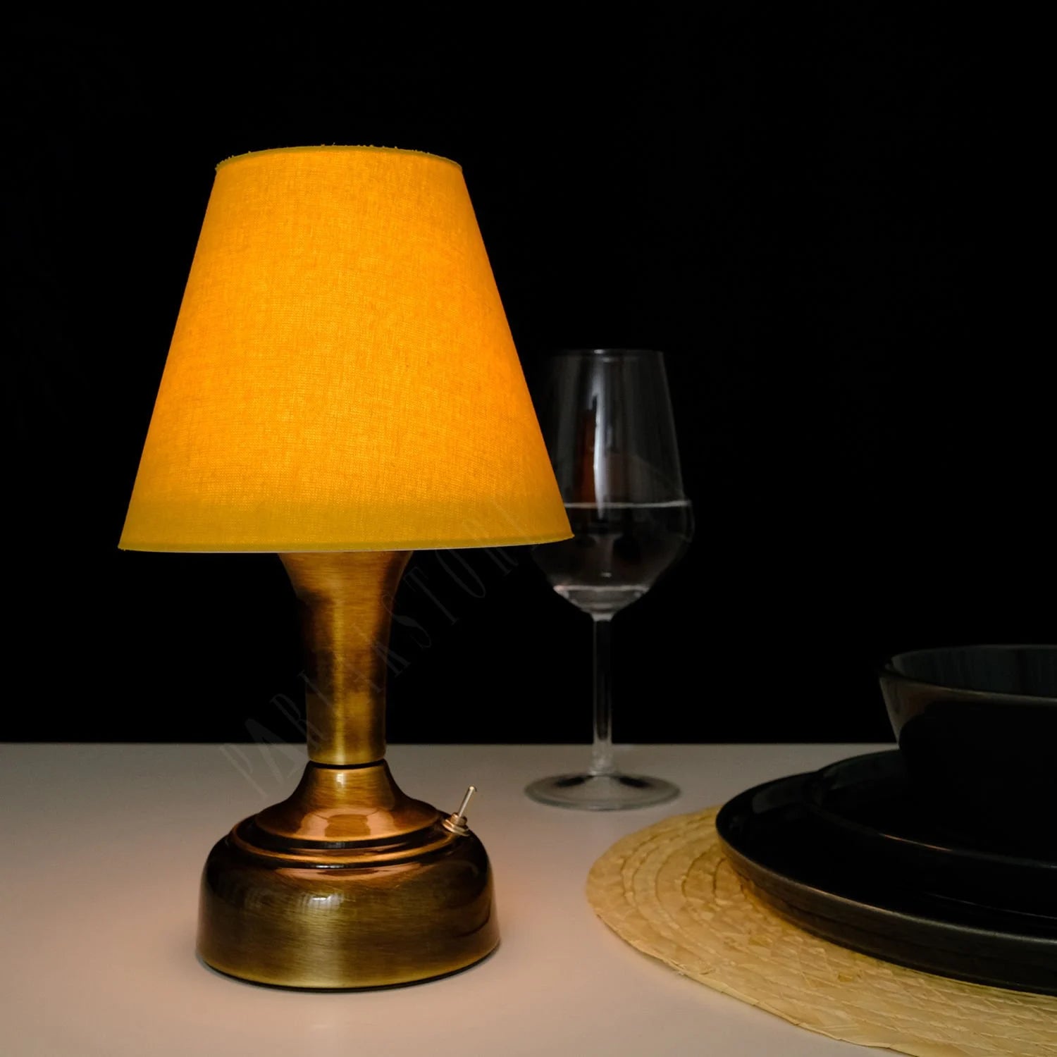 Stylish Retro Battery Operated Wireless LED Table Lamp