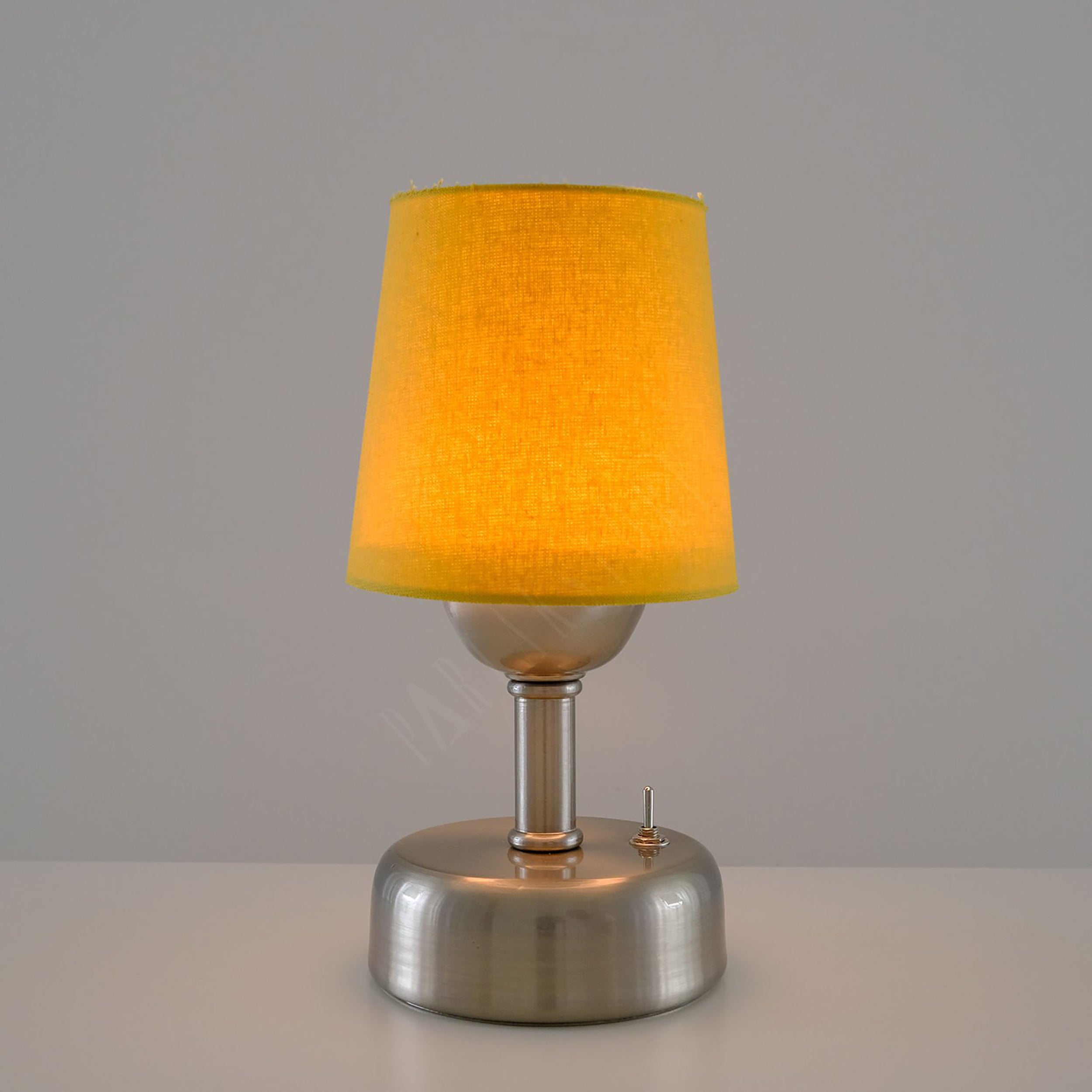 Stylish Retro Battery Operated Wireless LED Table Lamp