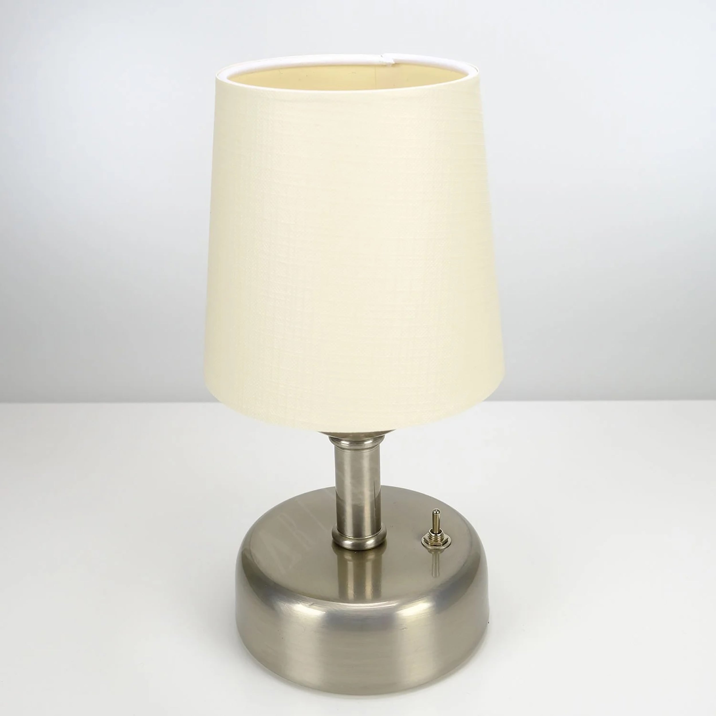 Stylish Retro Battery Operated Wireless LED Table Lamp