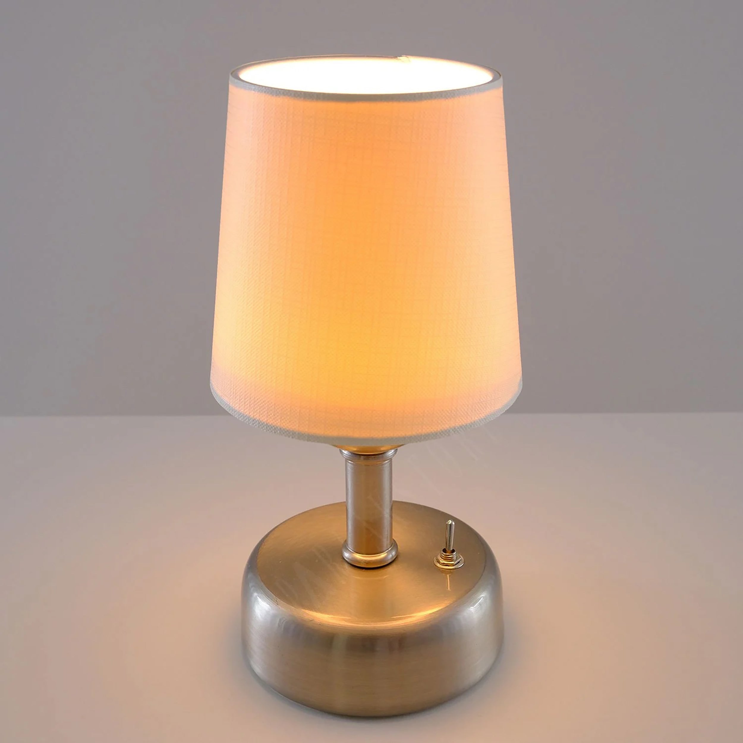 Stylish Retro Battery Operated Wireless LED Table Lamp